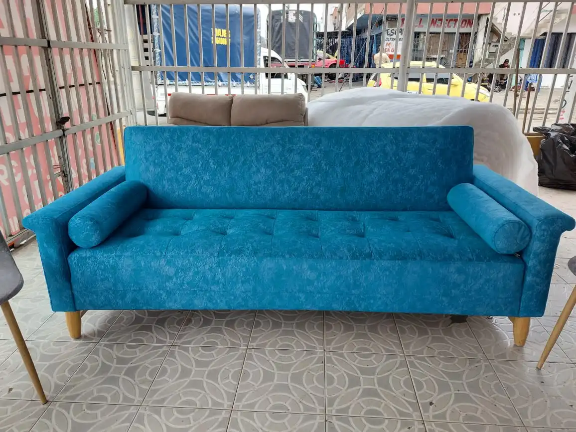 Tapizado de sofás en Cali: sofá turquesa rediseñado en nuestro taller